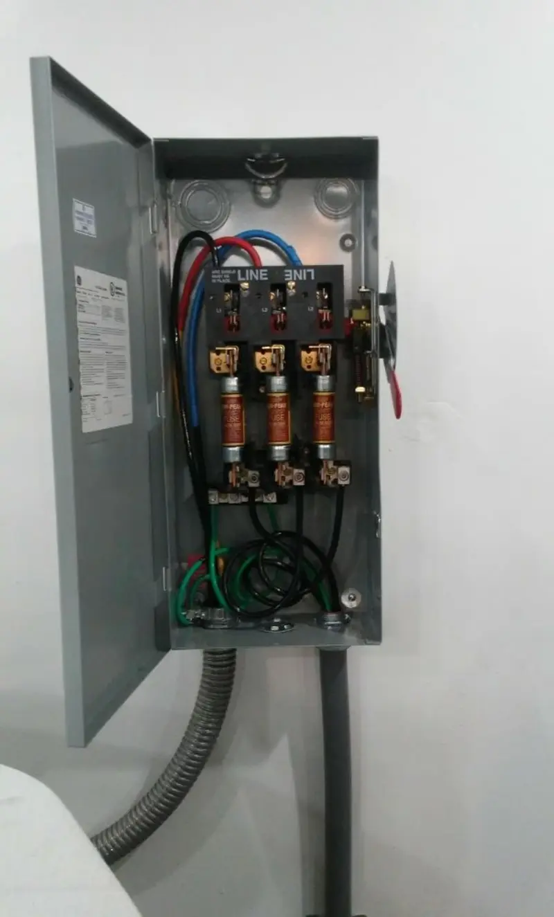 Three-phase disconnect switch installed for Smoke Detector Installation in Sachse